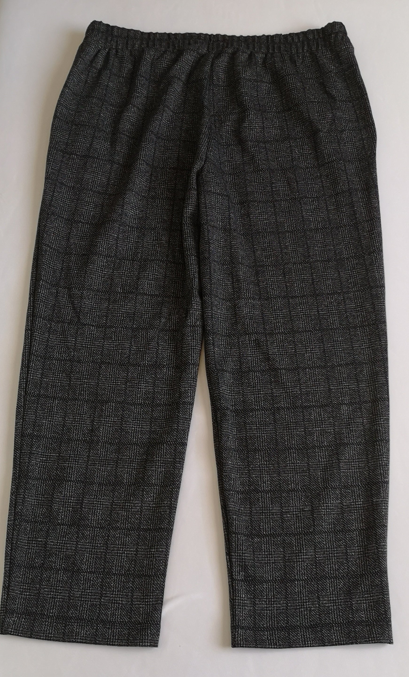 Sueter cuello ancho con pantalón tipo jogger