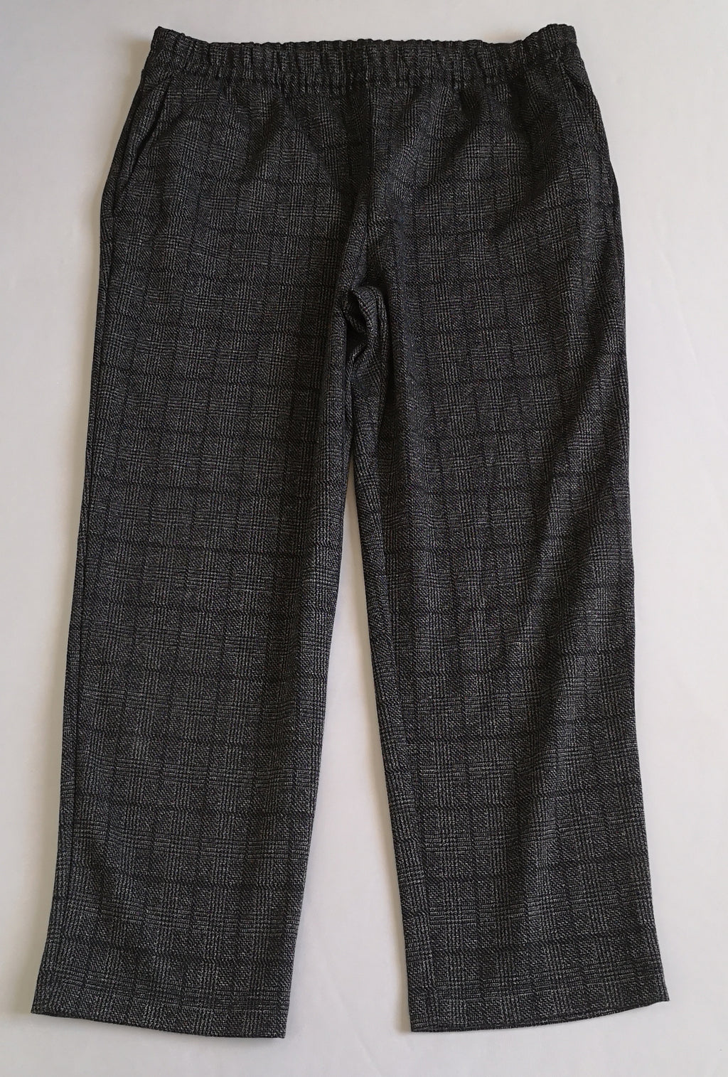 Sueter cuello ancho con pantalón tipo jogger