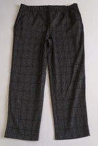 Sueter cuello ancho con pantalón tipo jogger