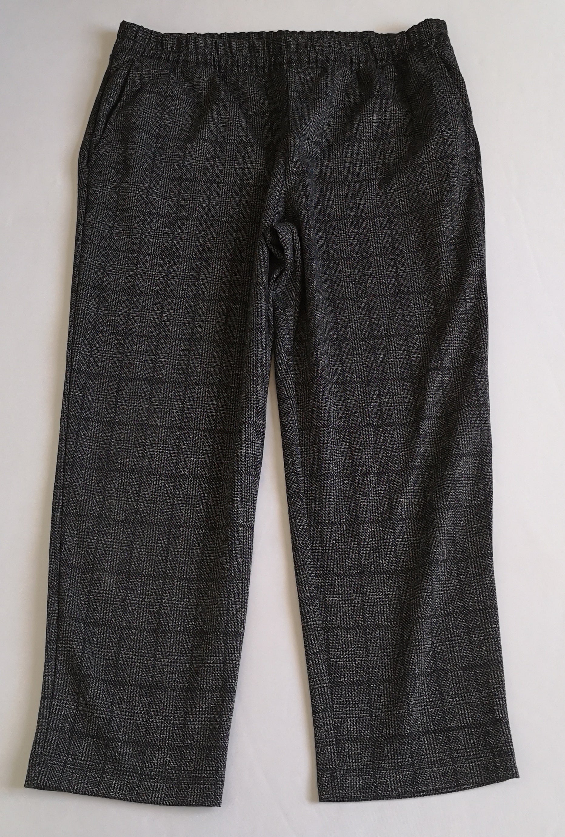 Sueter cuello ancho con pantalón tipo jogger
