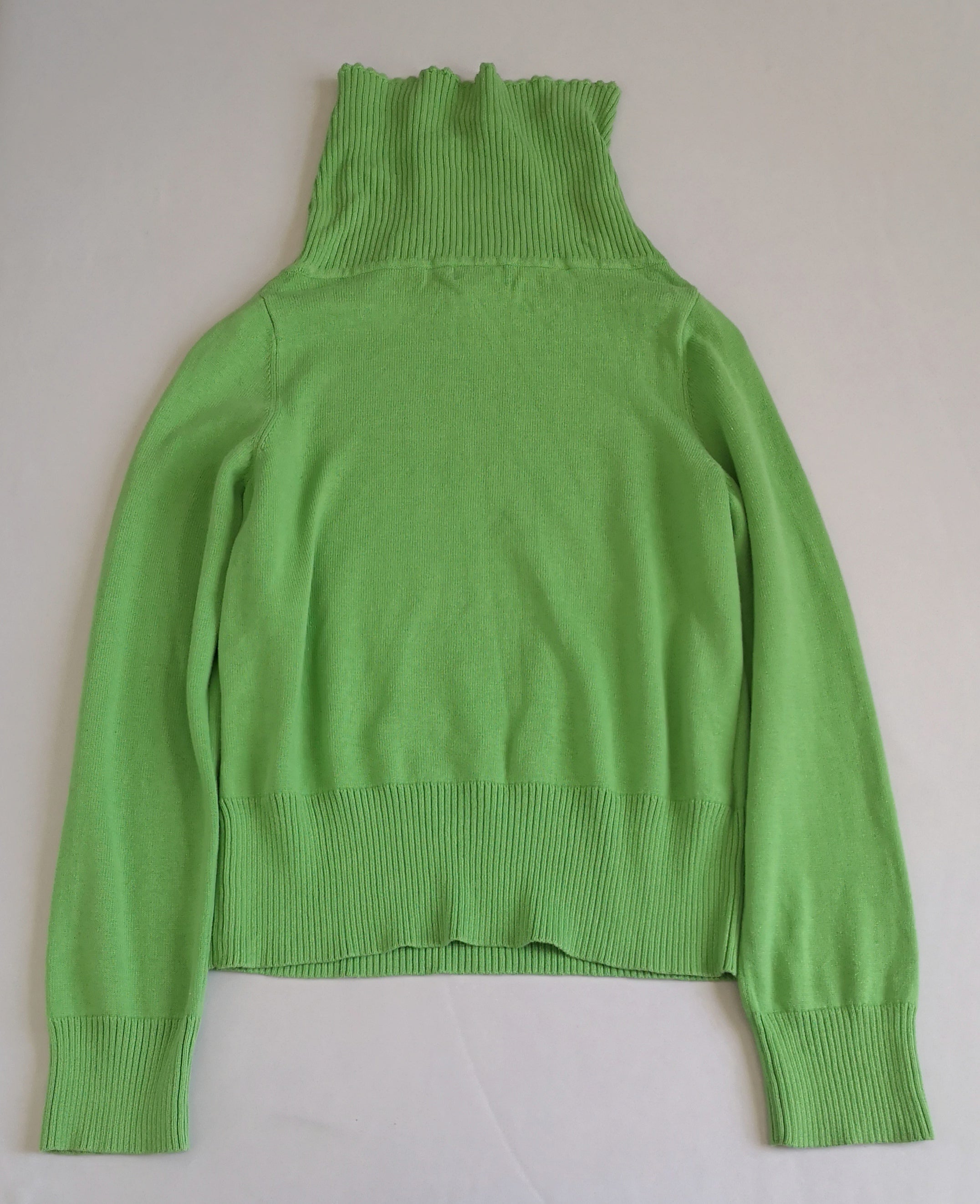 Sueter cuello ancho con pantalón tipo jogger