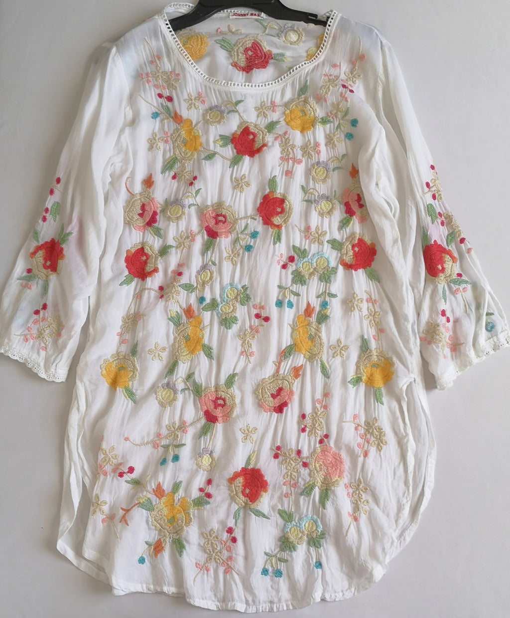 Blusa larga bordada