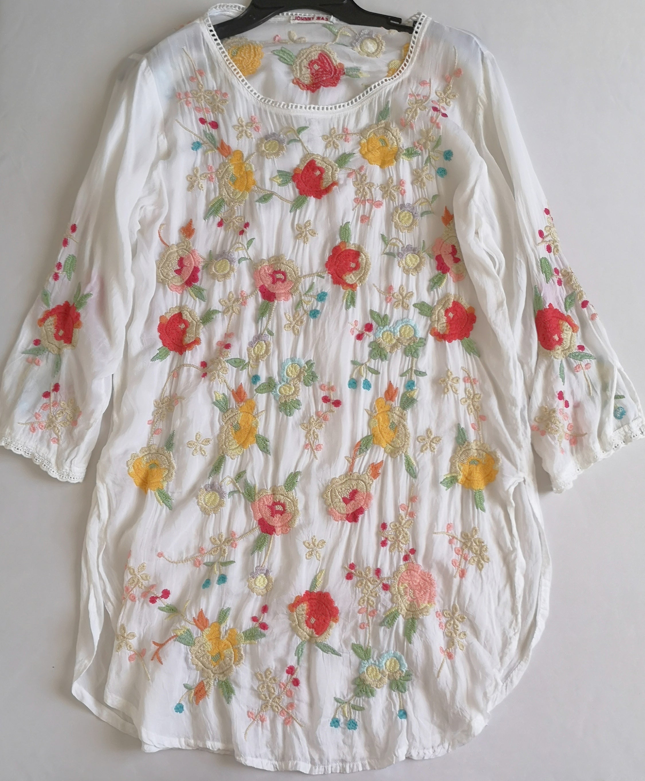 Blusa larga bordada