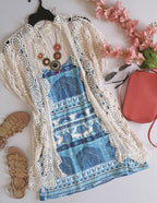 Cardigan tipo crochet con vestido de tirantes