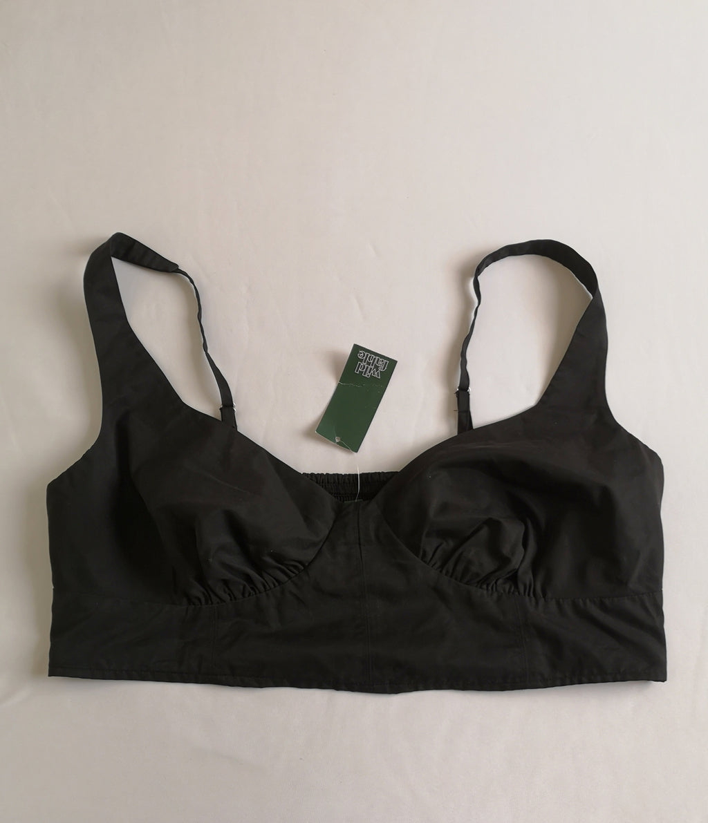 Top nuevo con pantalón ancho de abajo