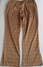 Top nuevo con pantalón ancho de abajo