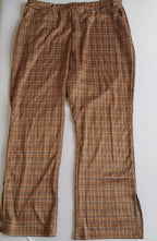 Top nuevo con pantalón ancho de abajo