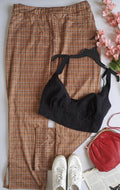 Top nuevo con pantalón ancho de abajo