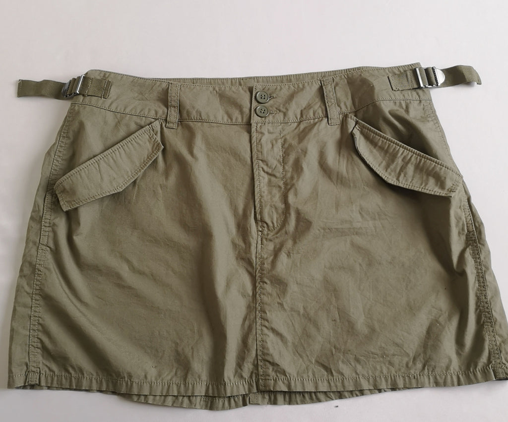Falda tipo cargo con blusa estilo ancho