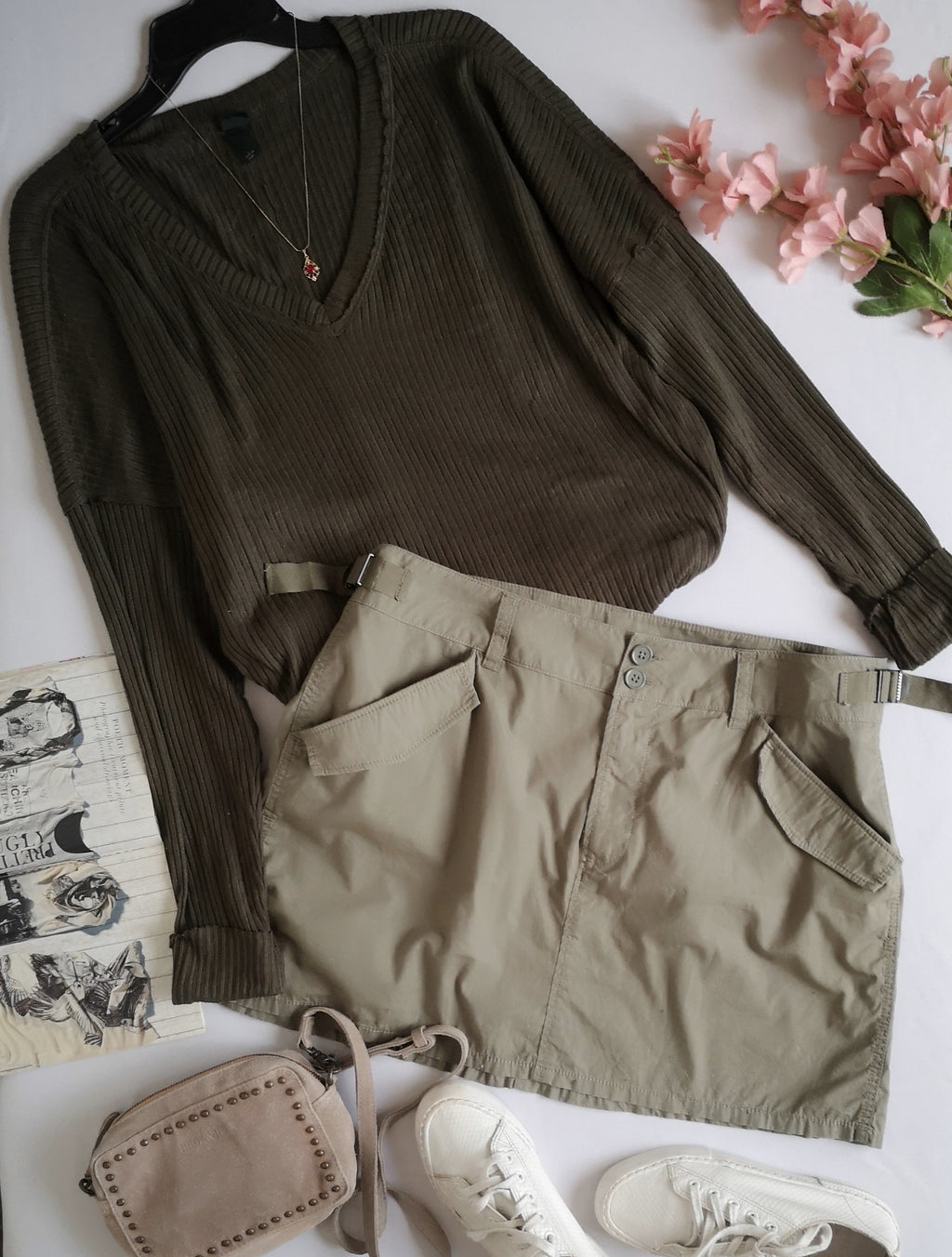 Falda tipo cargo con blusa estilo ancho