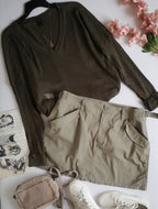 Falda tipo cargo con blusa estilo ancho