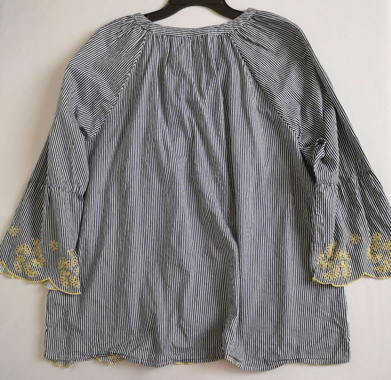 Short cintura alta con blusa bordada