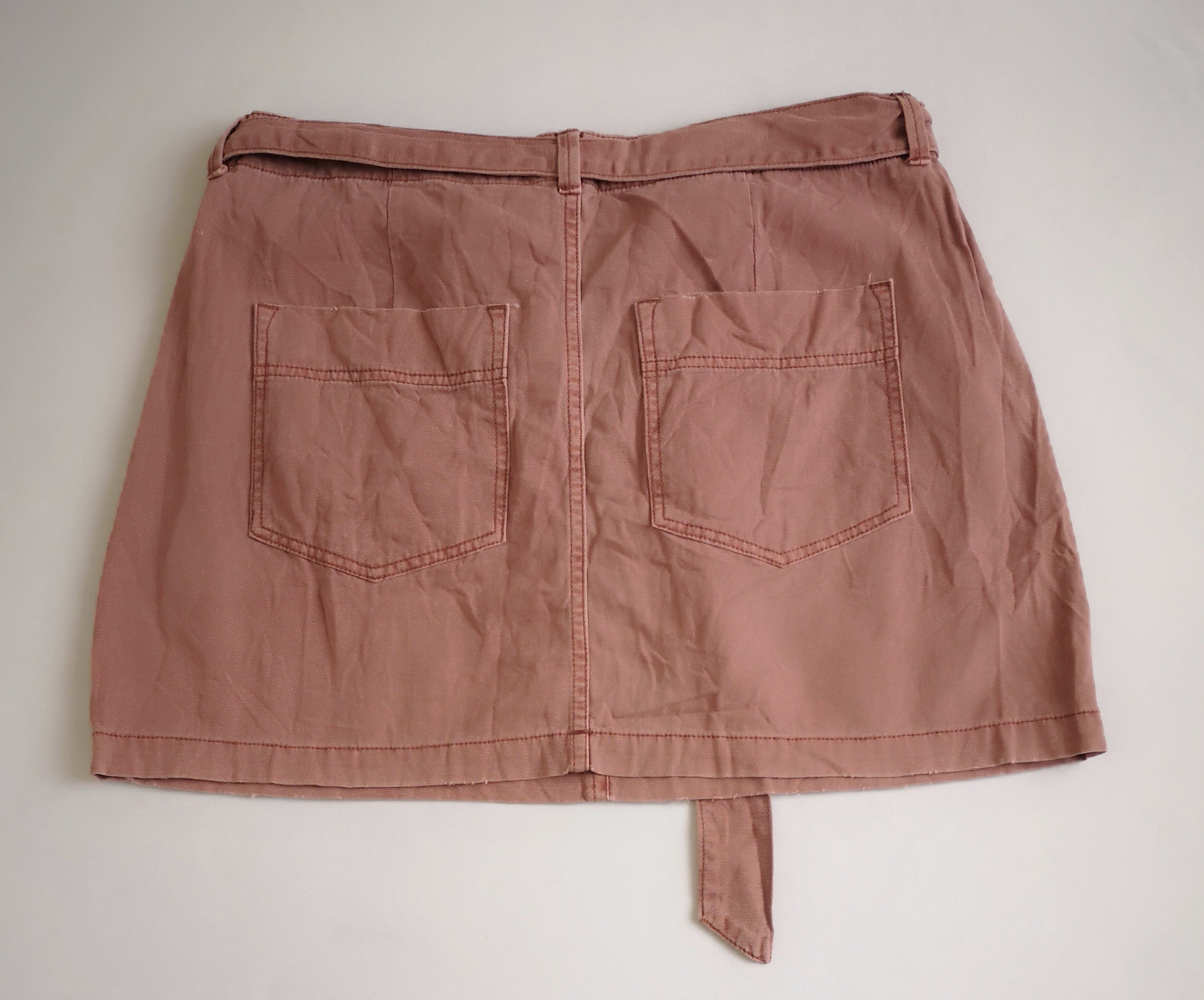Blusa manga corta y falda con bolsas