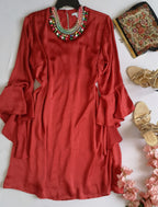 Vestido tipo seda con mangas Campana ⚓