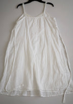 Vestido de algodón y blusa con nudo
