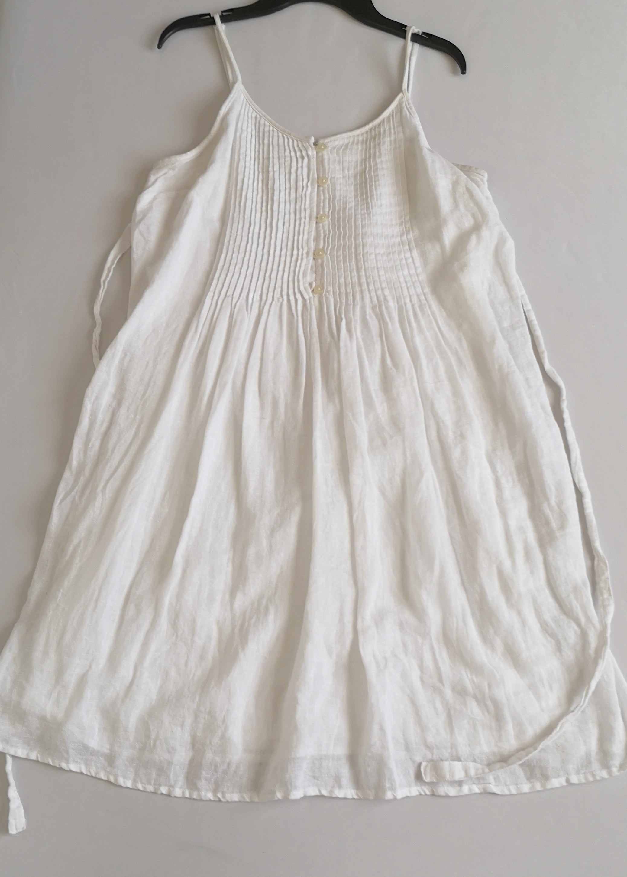 Vestido de algodón y blusa con nudo