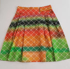 Blusa corta y falda con paletones