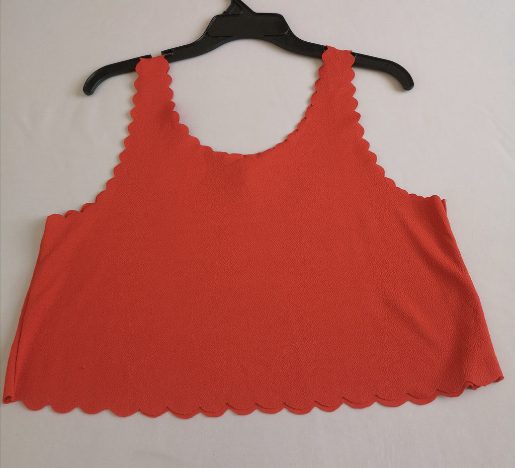 Blusa corta y falda con paletones