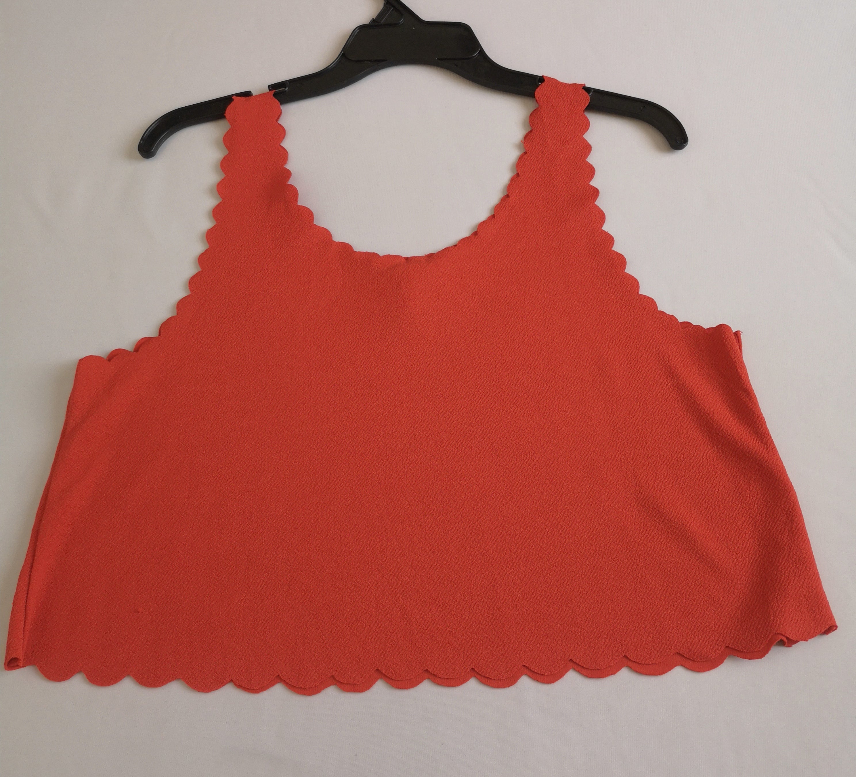 Blusa corta y falda con paletones