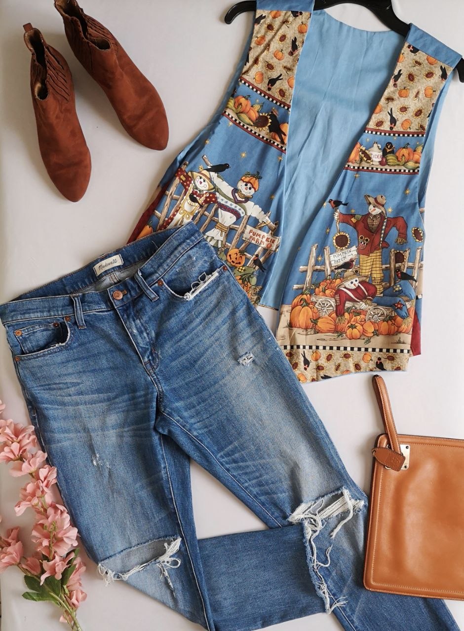 Jeans corte recto rasgado con chaleco ⚓
