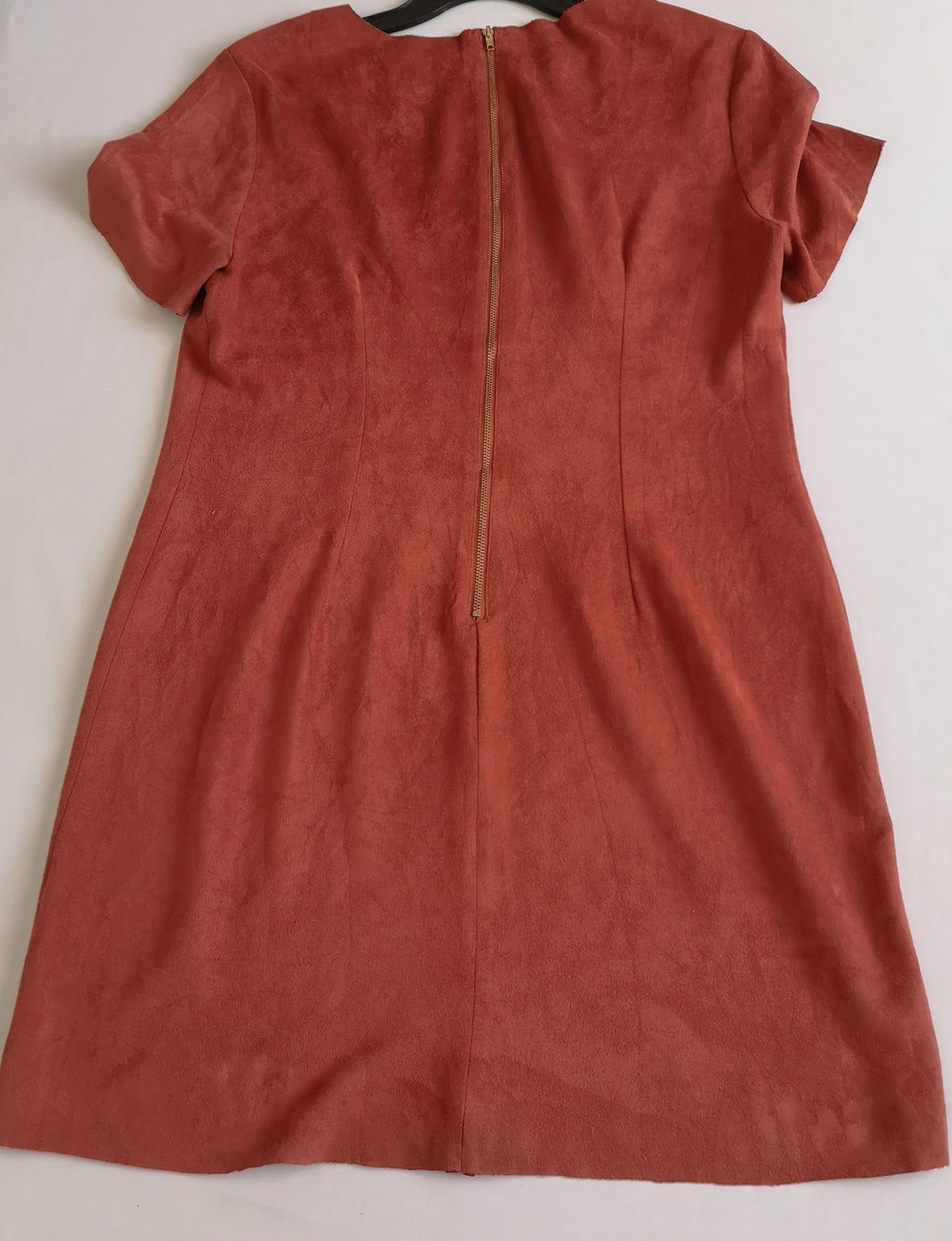 Vestido piel de durazno con zipper atrás