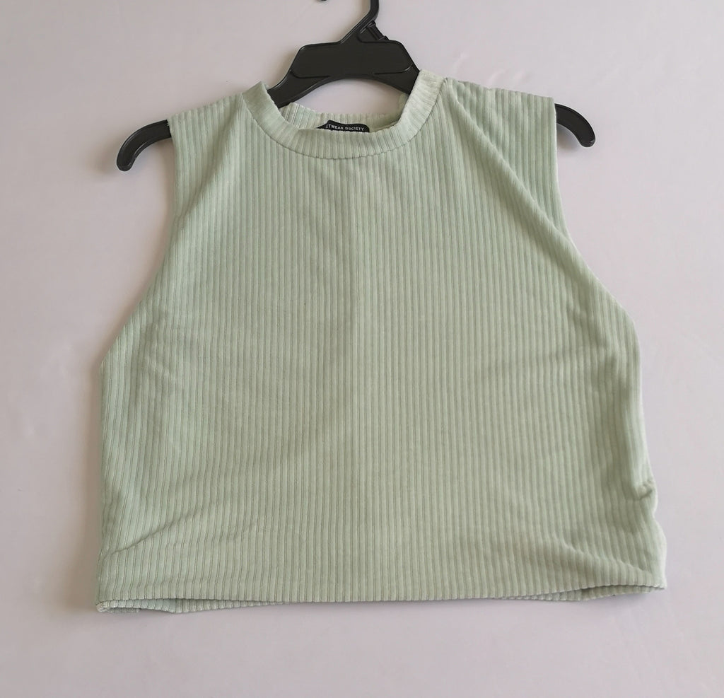 Blusa cuello cerrado con pantalón lino