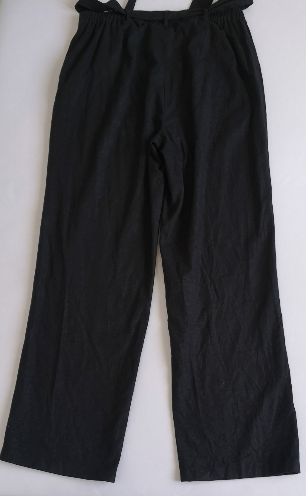 Blusa cuello cerrado con pantalón lino