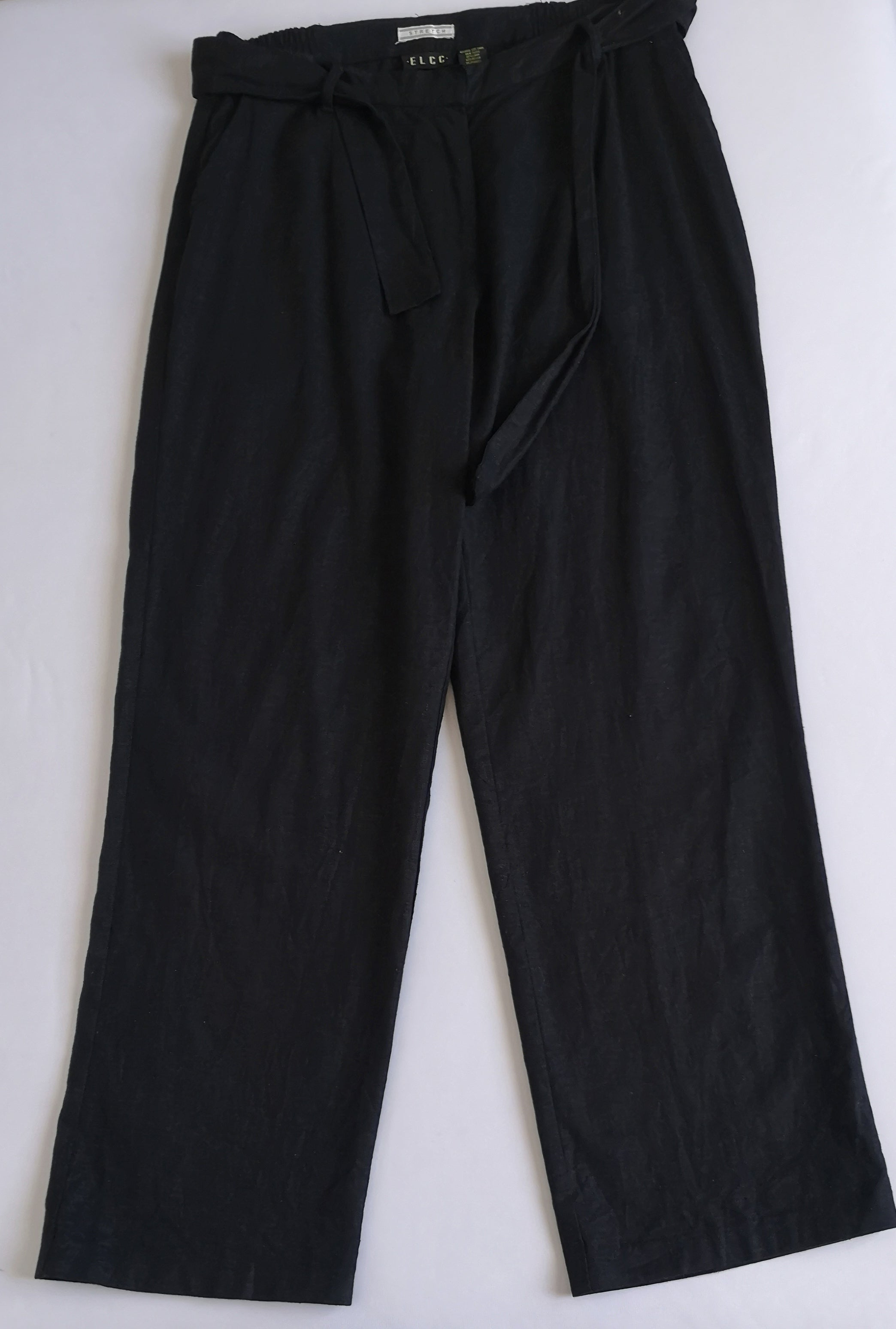 Blusa cuello cerrado con pantalón lino