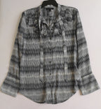 Short de gabardina y blusa con olanes adelante