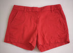 Short de gabardina y blusa con olanes adelante