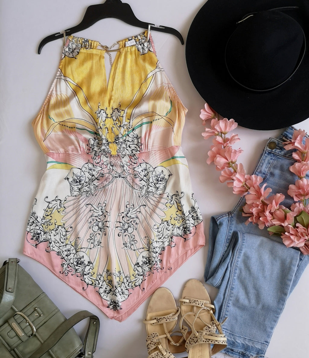 Blusa de seda con collar