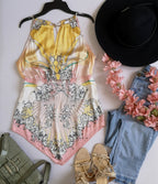 Blusa de seda con collar