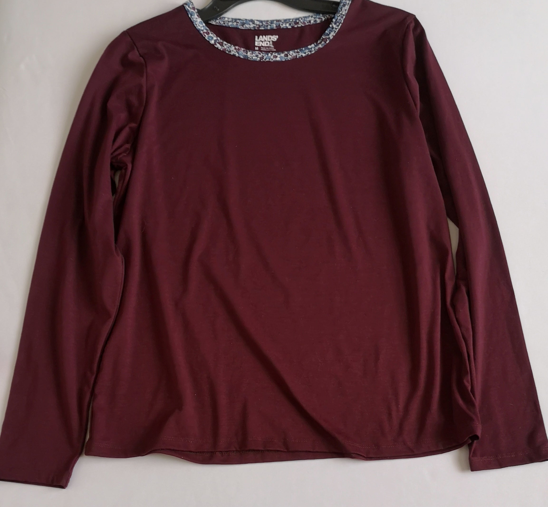 Jeans cintura alta corte recto con blusa manga larga