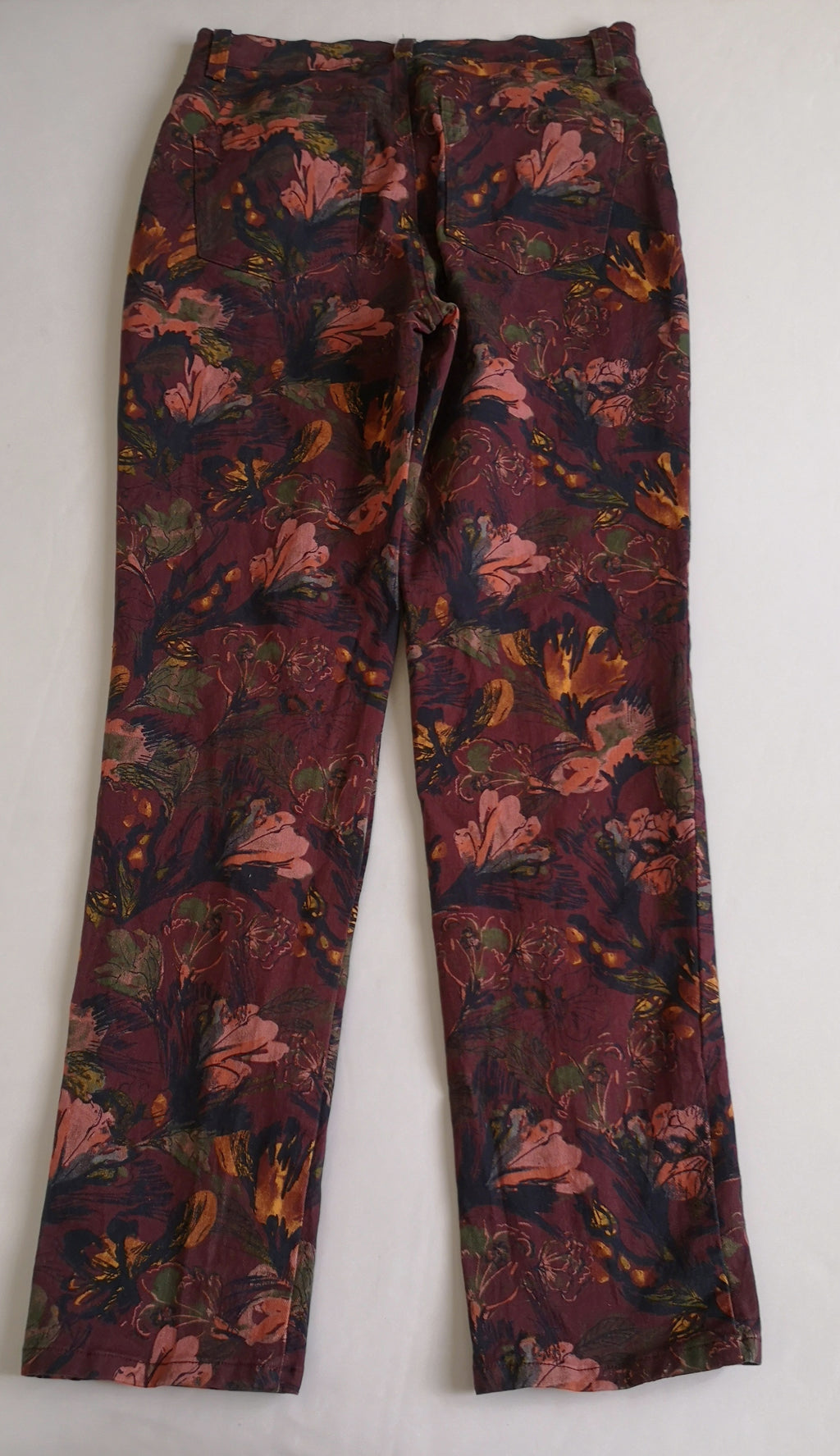 Jeans cintura alta corte recto con blusa manga larga