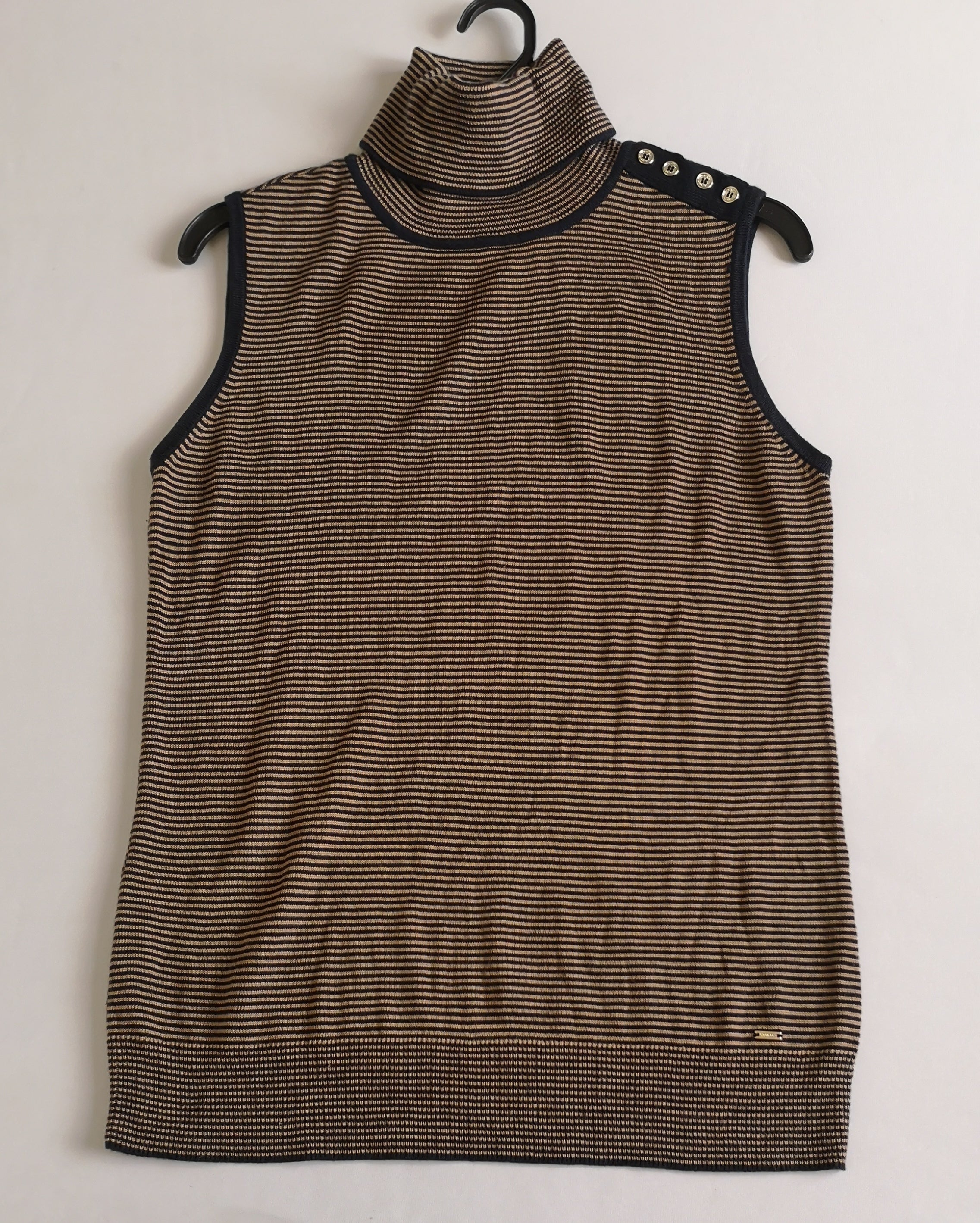 Pantalón stresh con blusa cuello alto
