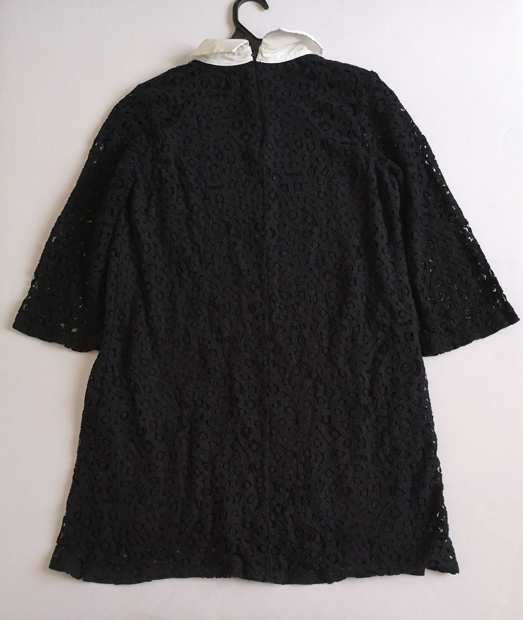 Vestido corto de encaje