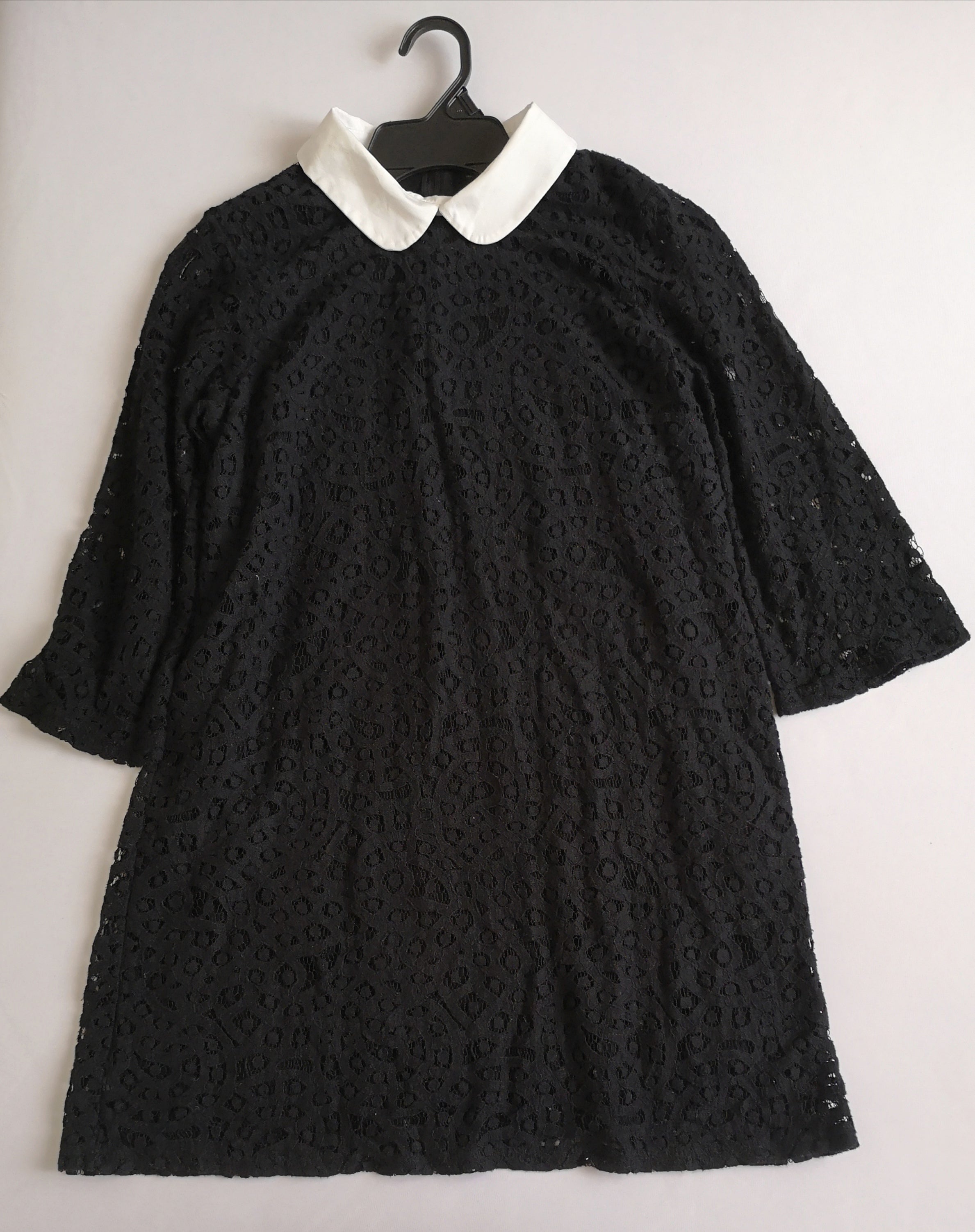 Vestido corto de encaje