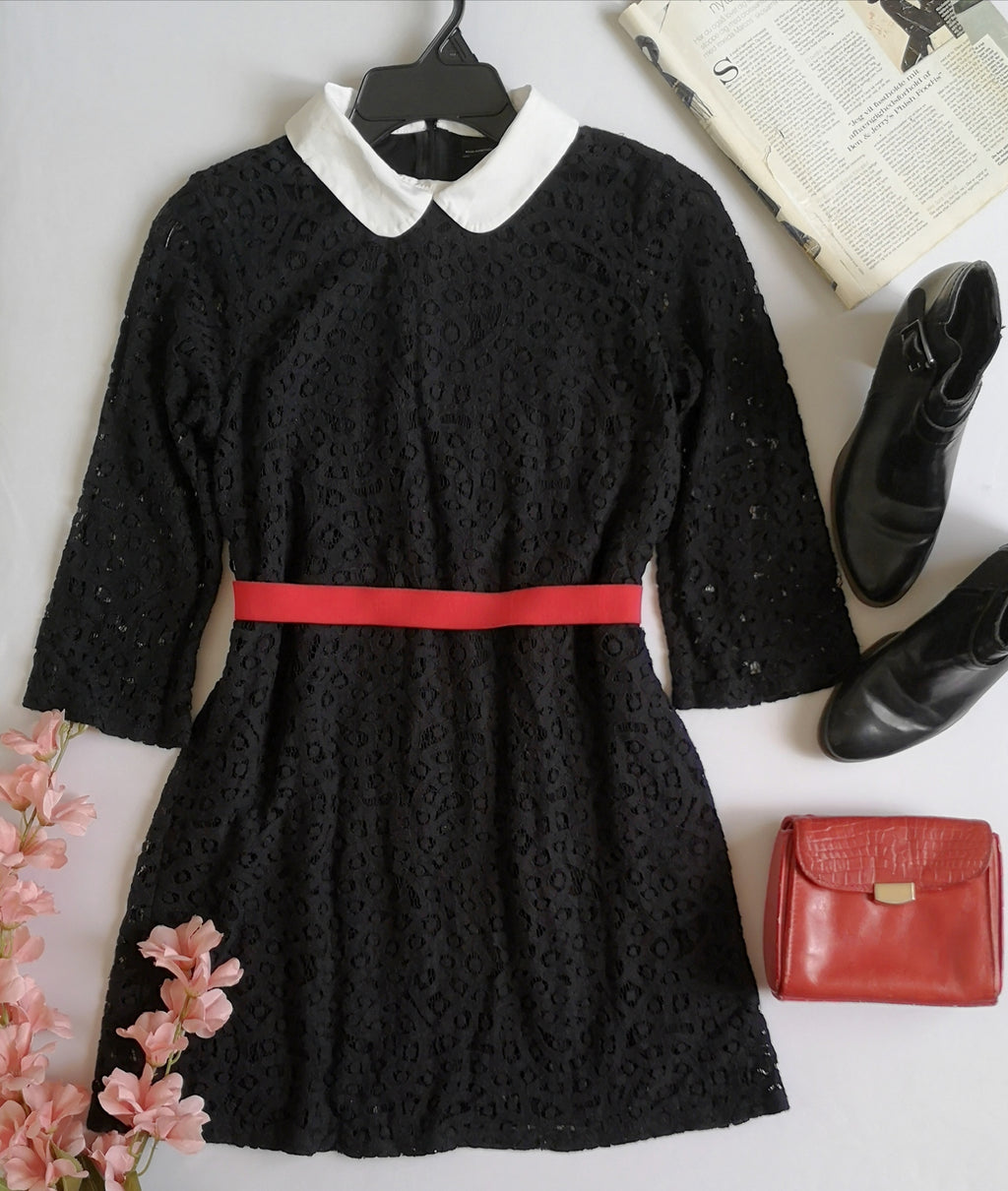 Vestido corto de encaje