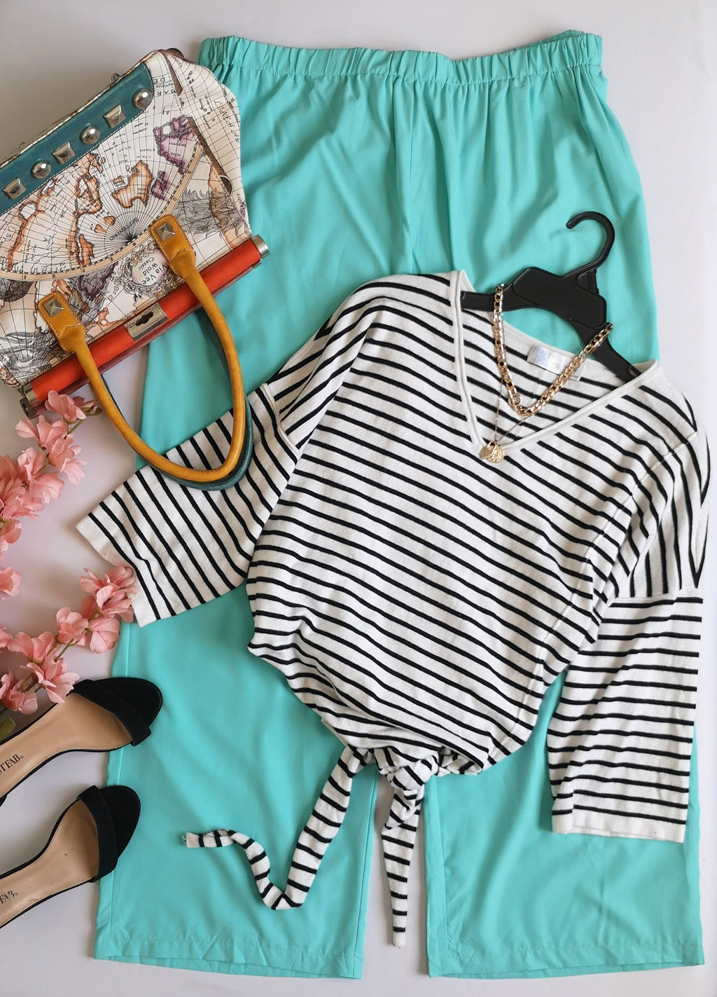 Palazzo y blusa con nudo