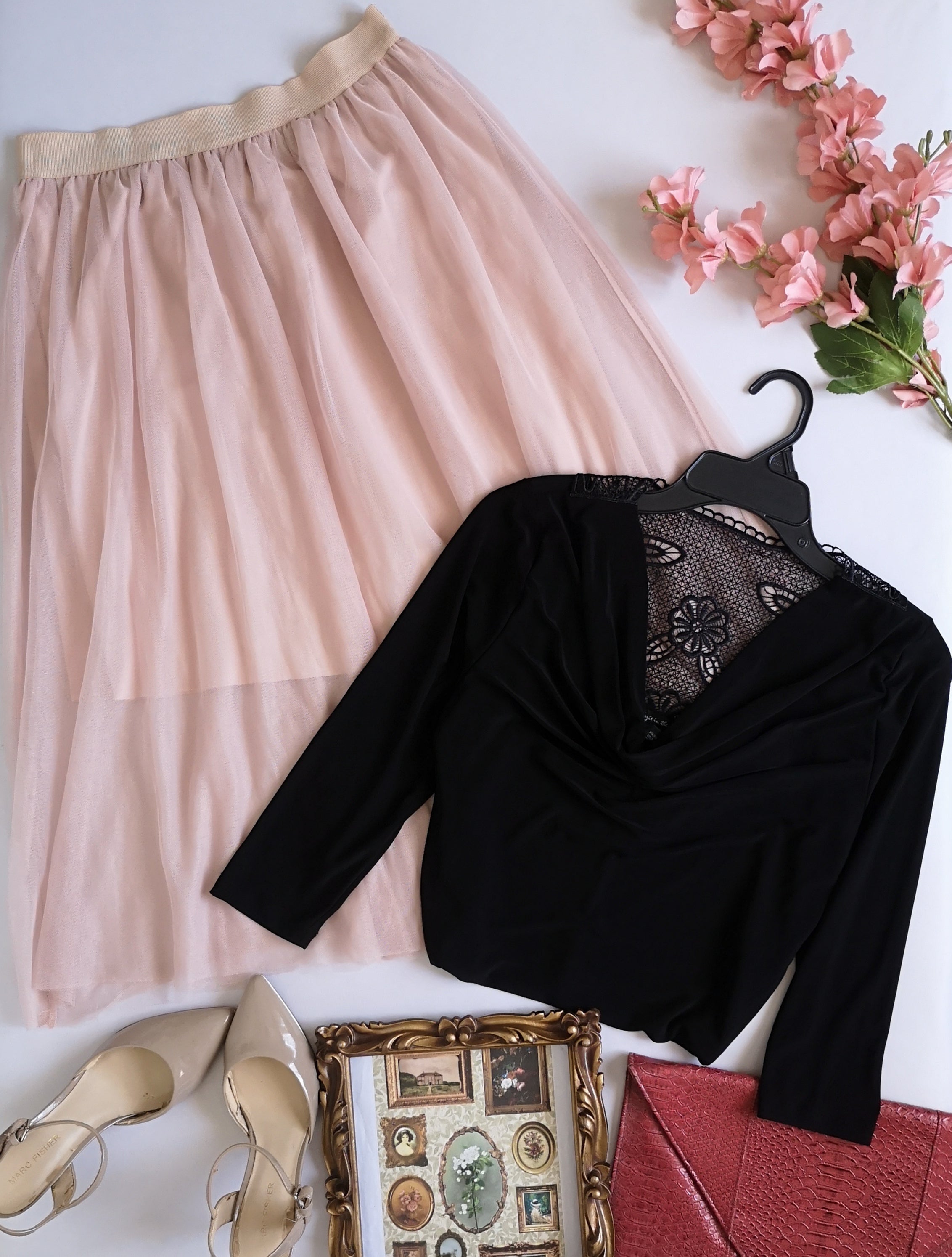 Falda de tul con blusa cuello drapeado