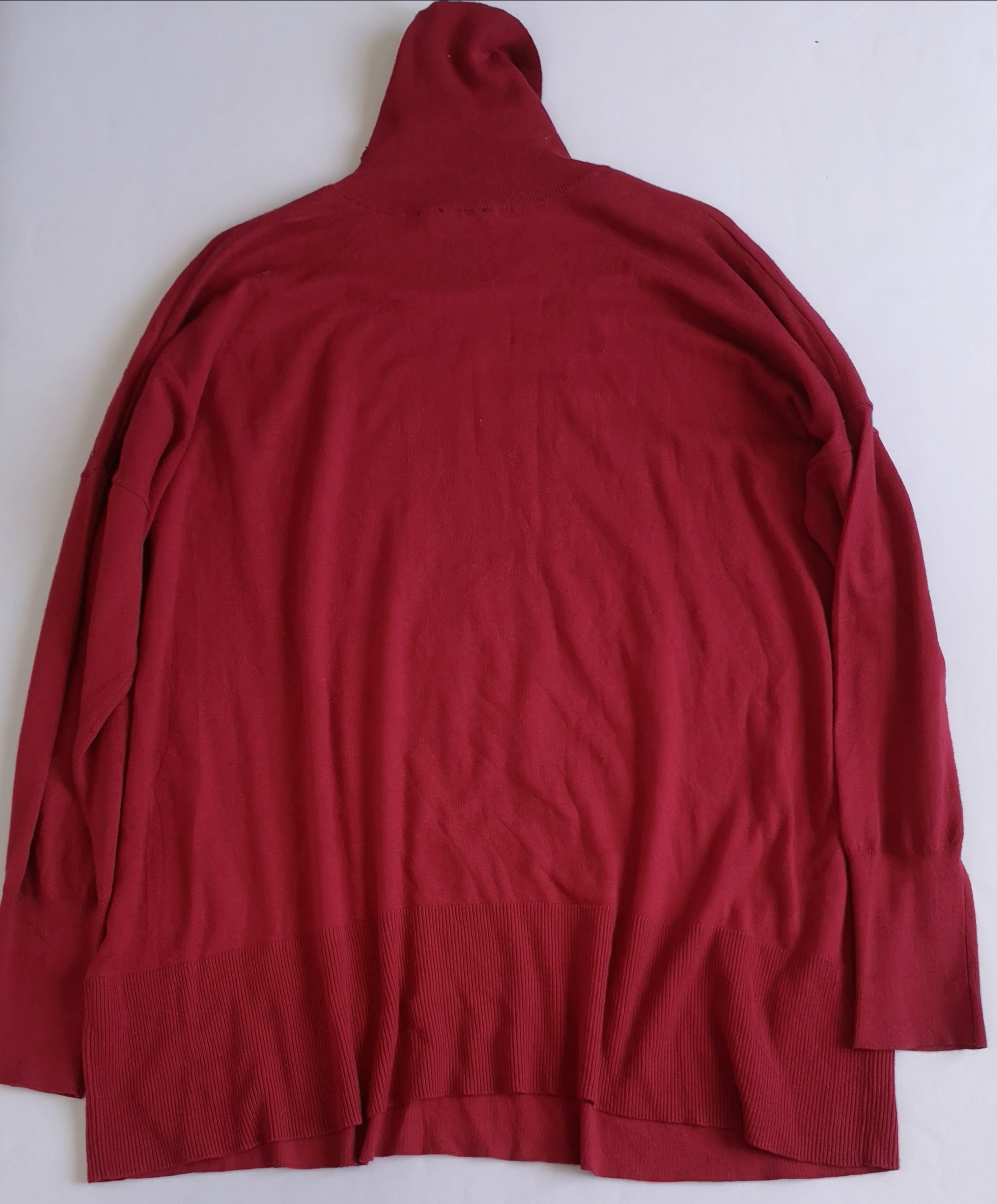 Pantalón con bolsas y blusa con brillos arriba