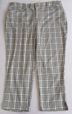 Pantalón con bolsas y blusa con brillos arriba