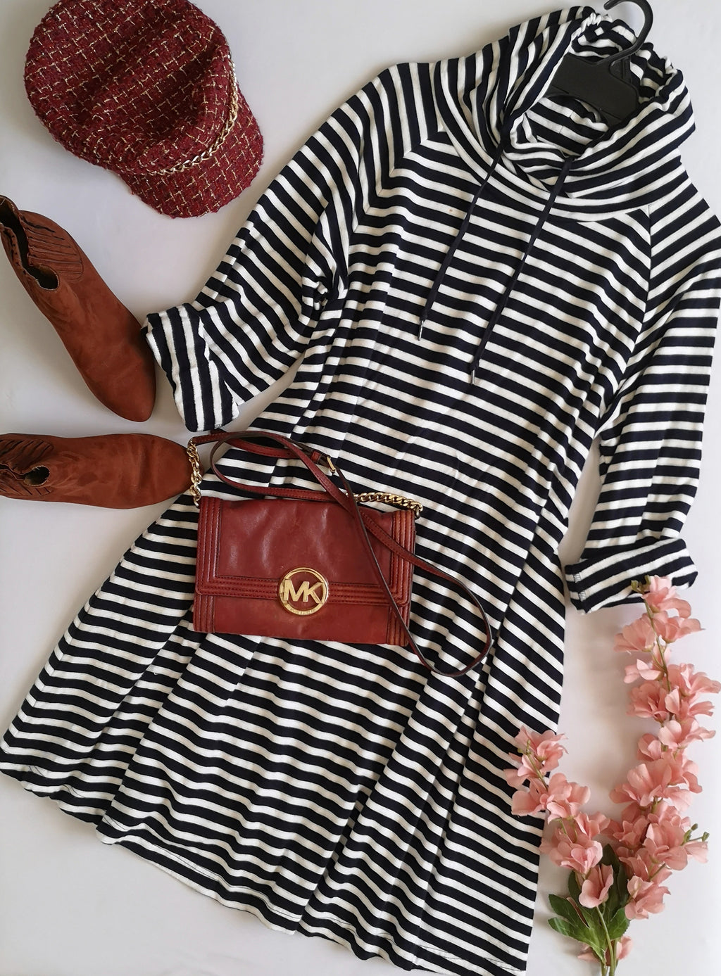 Vestido cuello alto con bolsas a los lados