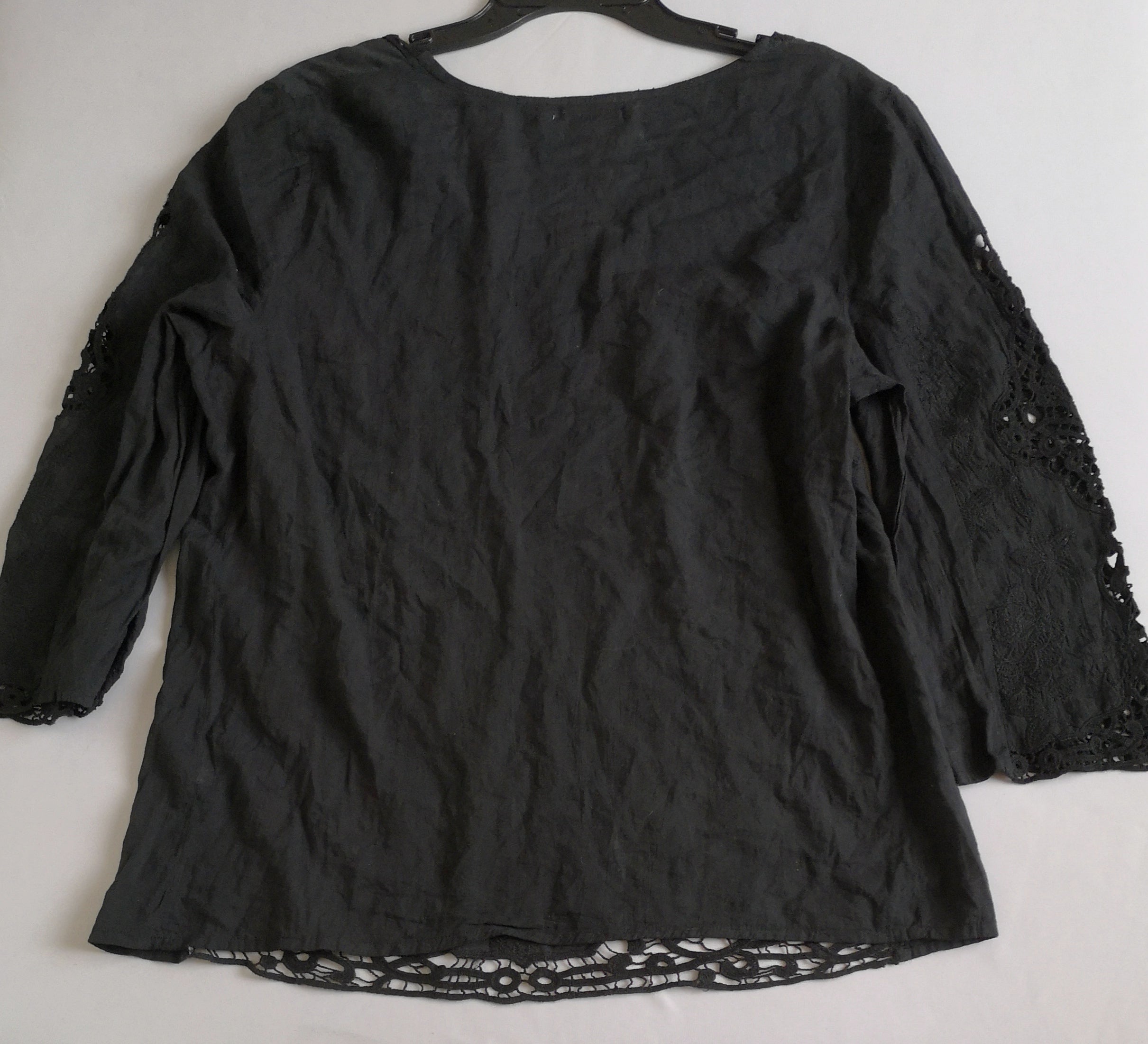 Palazzo corrugado con blusa bordada