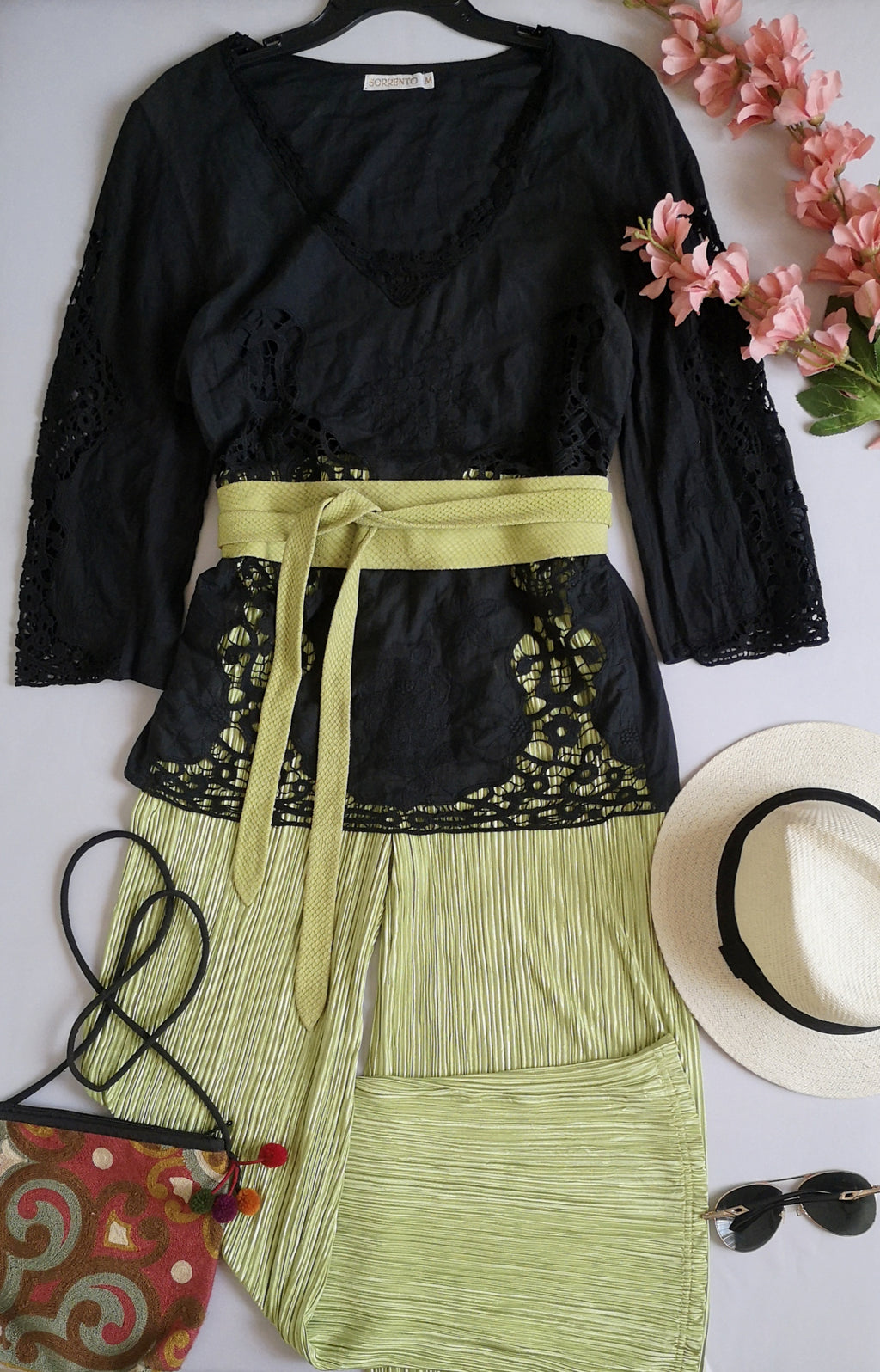 Palazzo corrugado con blusa bordada