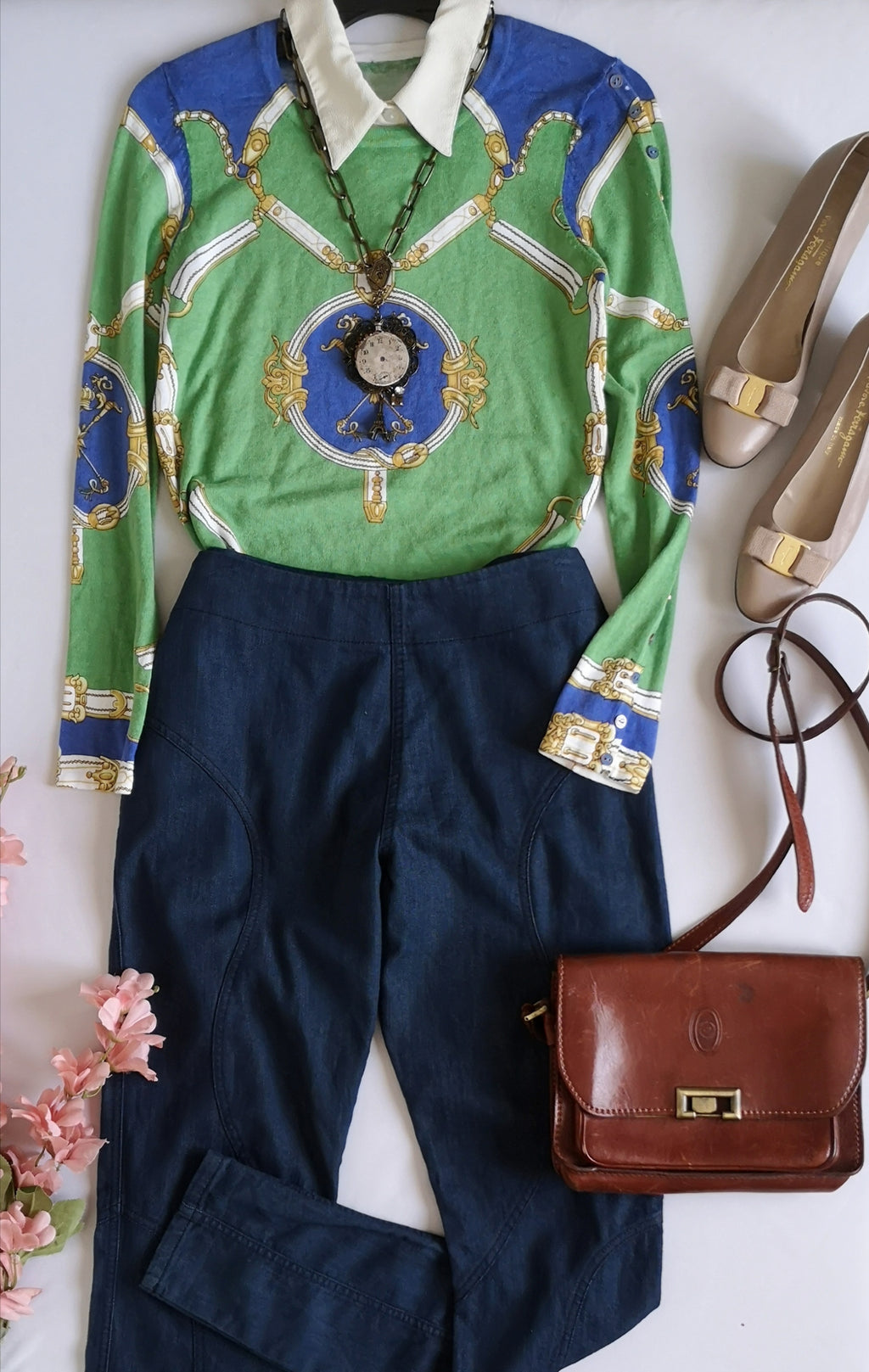 Blusa con botones en la manga y jean tela suave