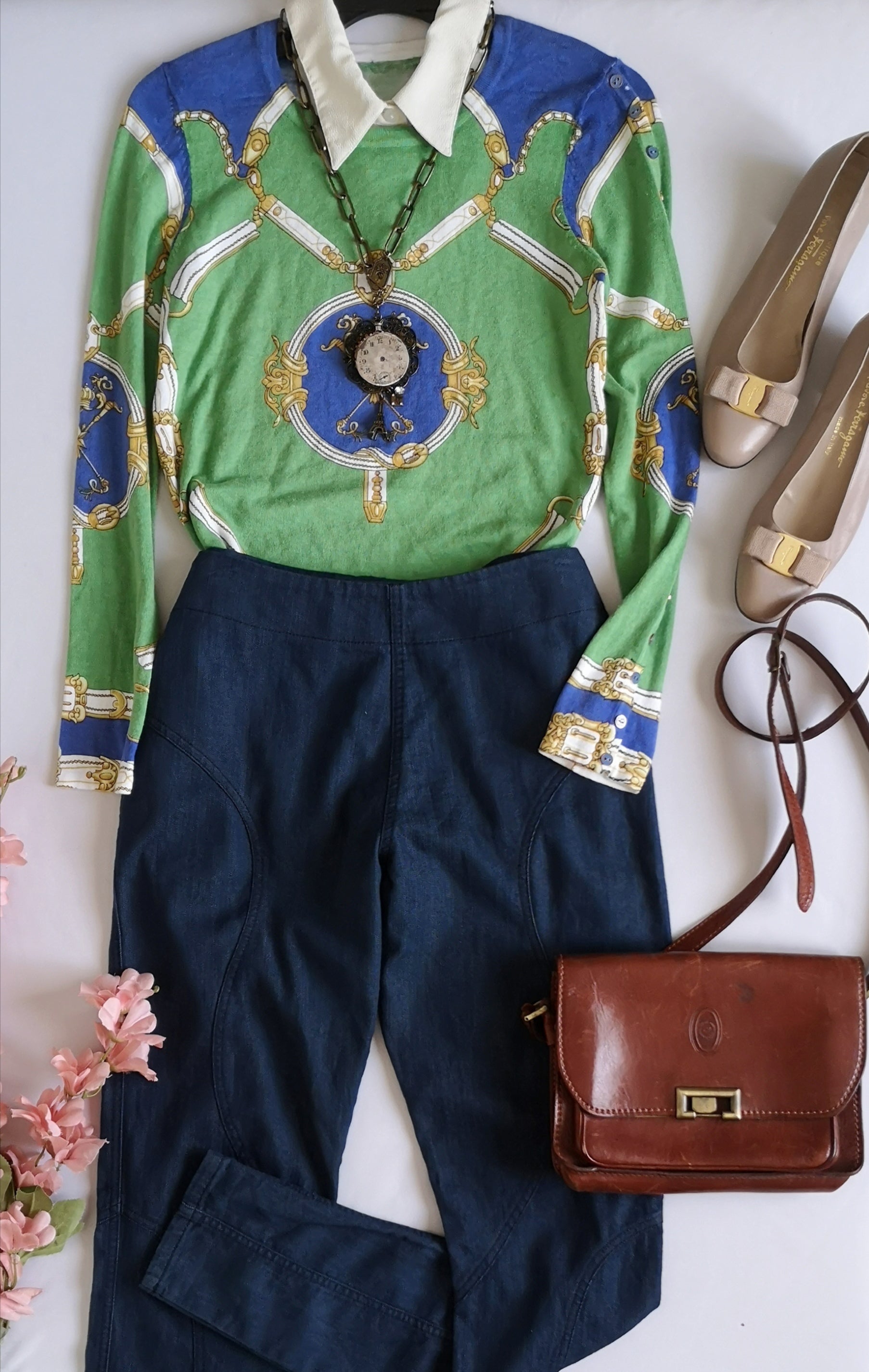 Blusa con botones en la manga y jean tela suave
