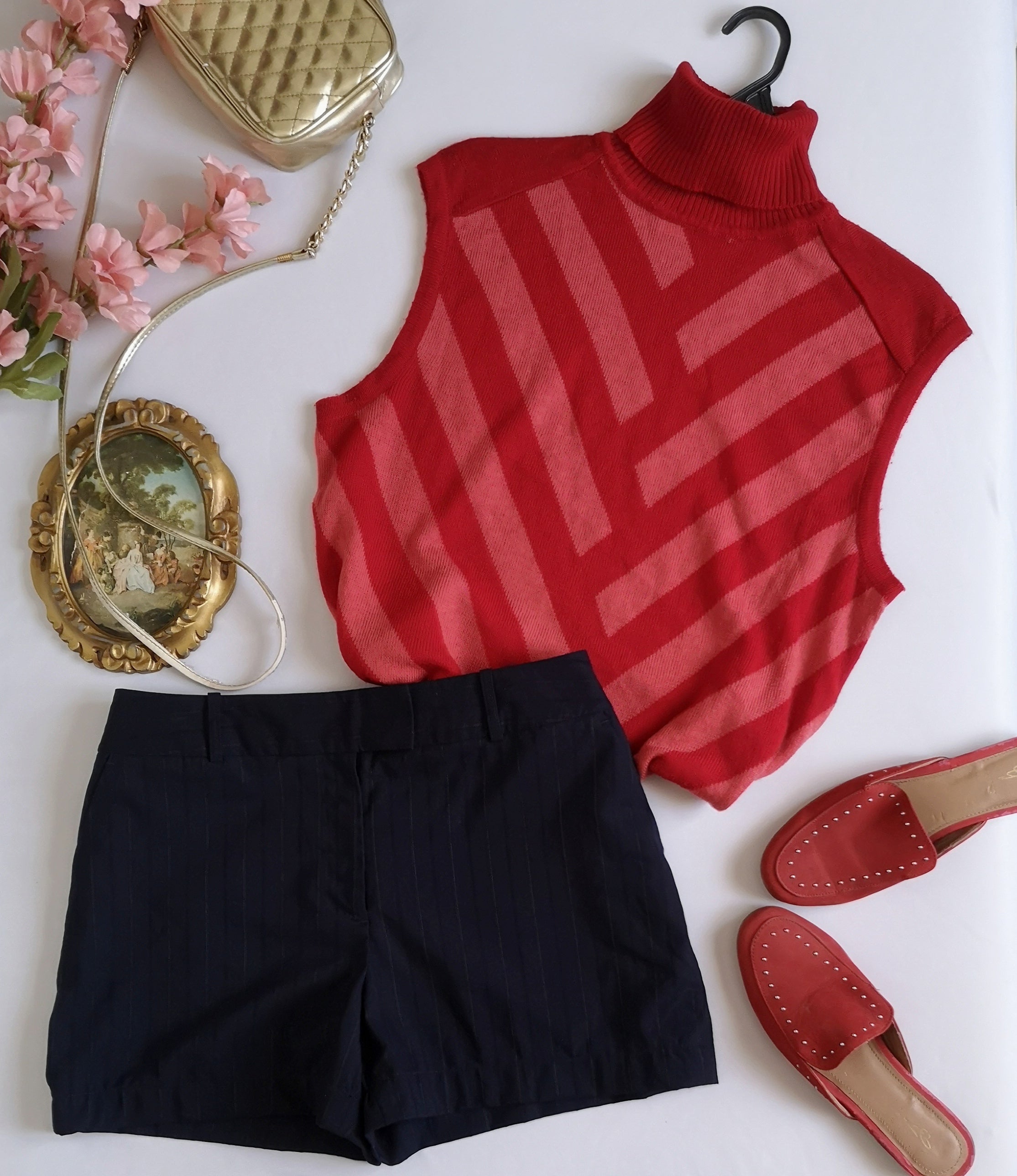 Short con bolsas y blusa cuello alto