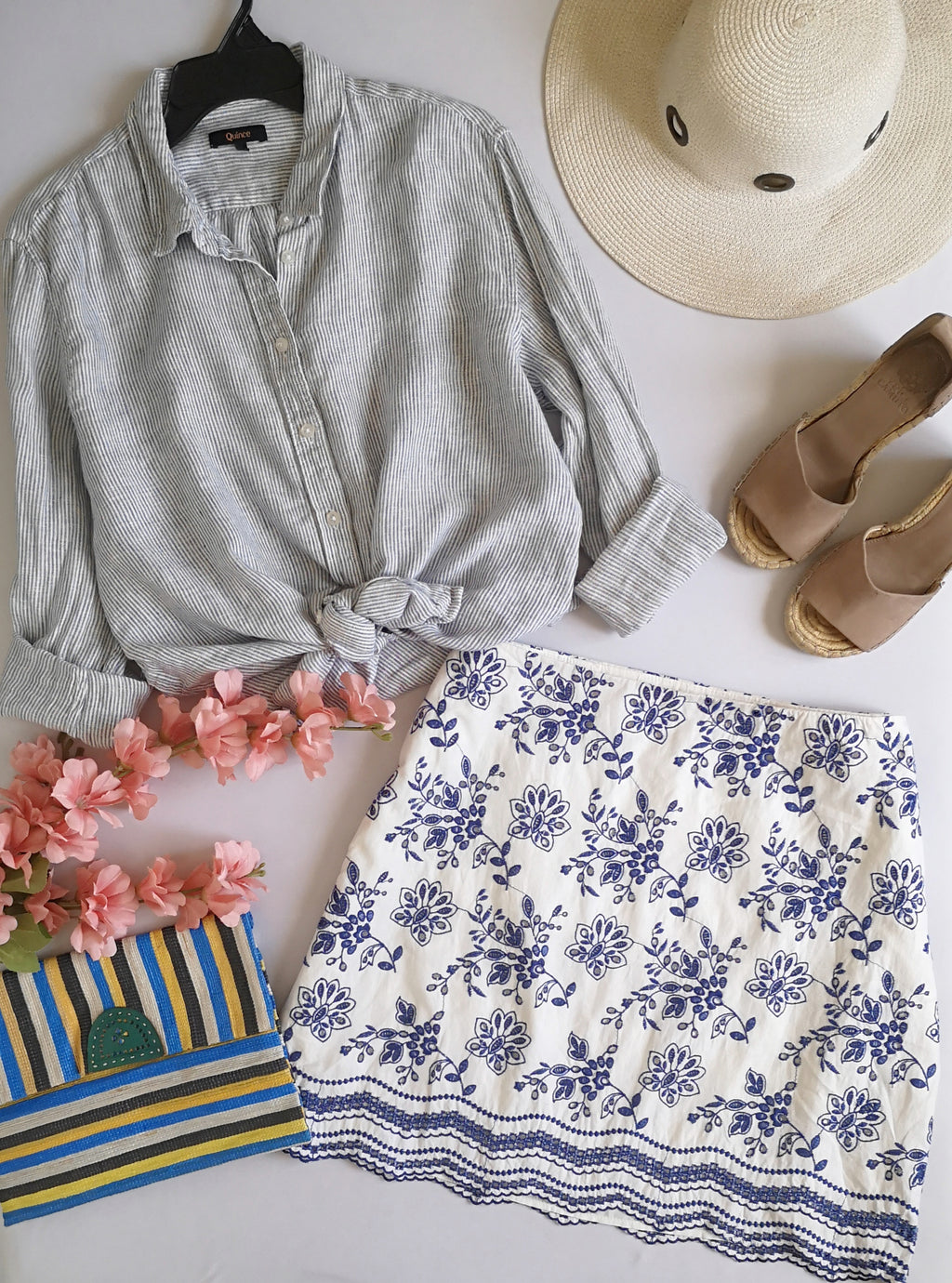 Blusa de lino con falda bordada