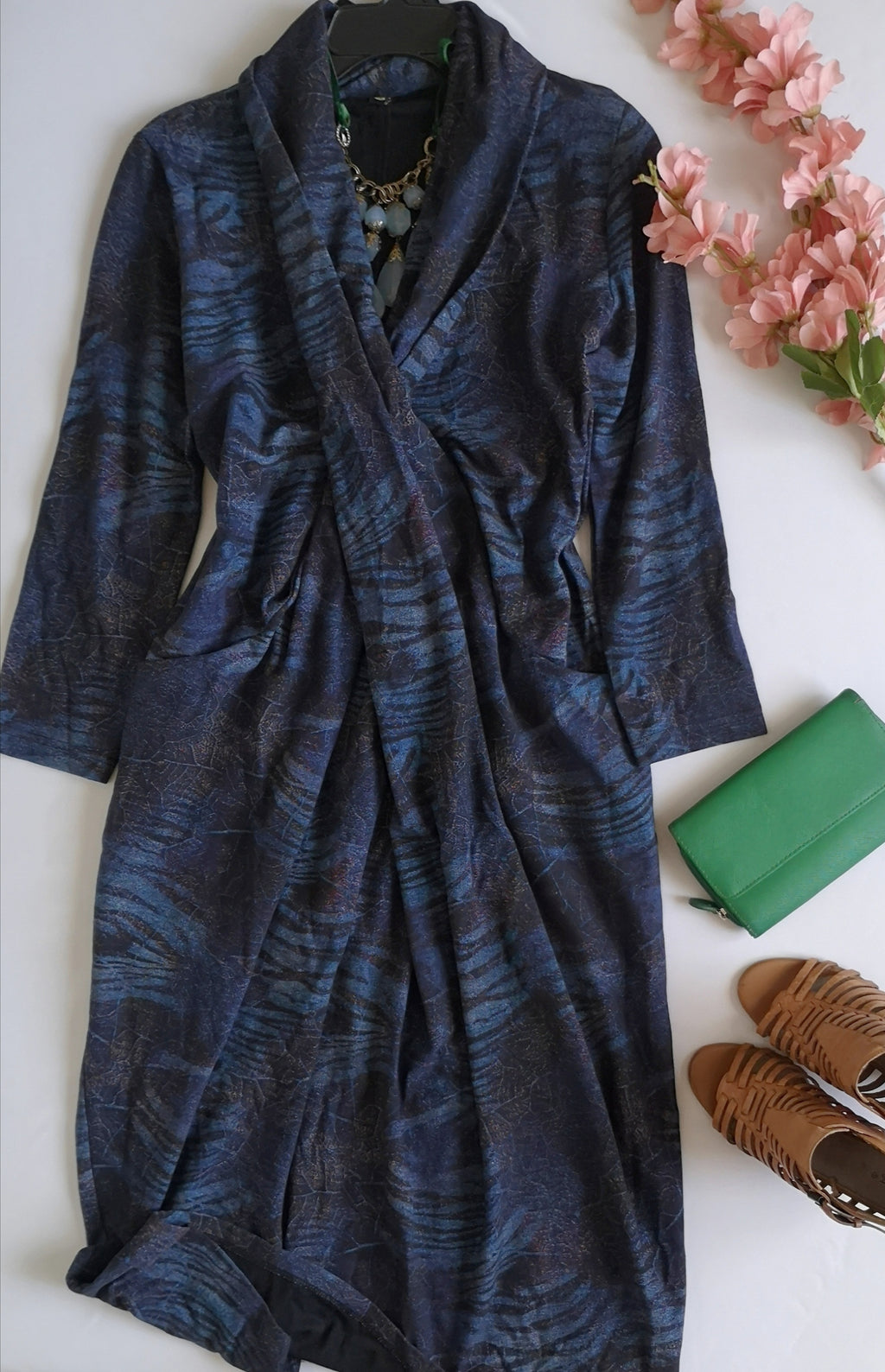 Vestido con bolsas adelante